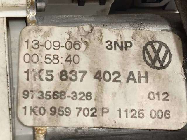1K0959792L Motor del elevalunas de la puerta delantera derecha  disponible Utrera