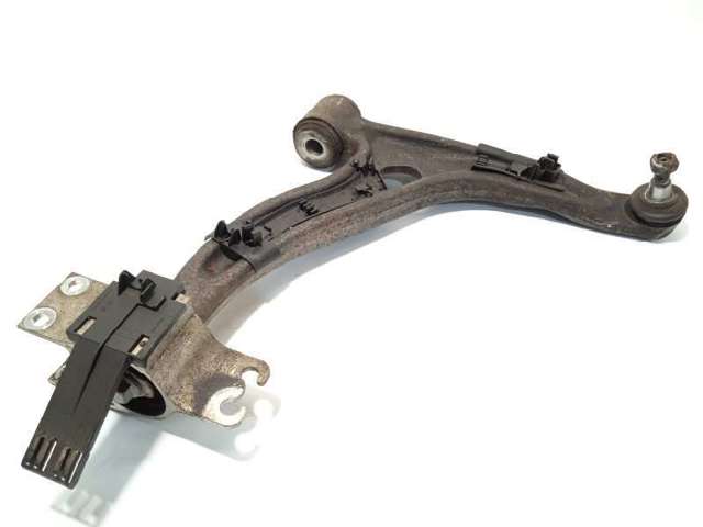 Brazo inferior derecho de la suspensión delantera 2463304800 MERCEDES