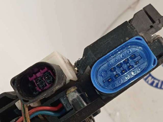 3D1837015A Cerradura de puerta delantera izquierda  disponible Utrera