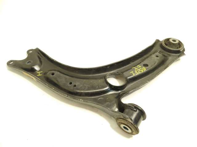 VAG 3Q0407153B Brazo inferior izquierdo de la suspensión delantera  en stock Terrassa
