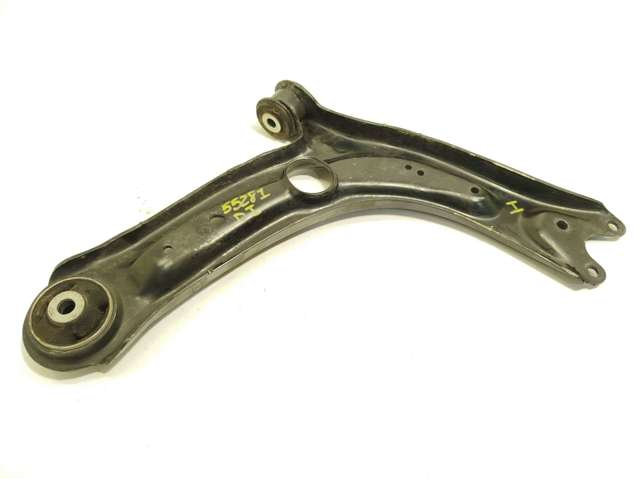 3Q0407153B Brazo inferior izquierdo de la suspensión delantera  disponible Málaga
