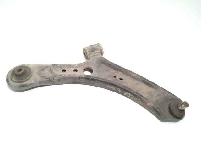 Brazo inferior derecho de la suspensión delantera 4520154L20 SUZUKI