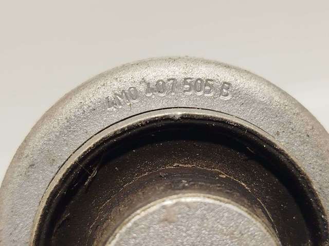 Brazo de suspensión delantera, superior izquierda 4M0407505B VAG