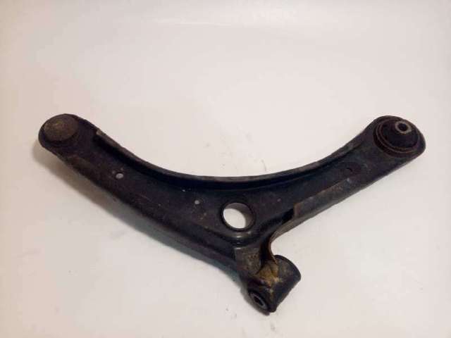 Brazo inferior izquierdo de la suspensión delantera 5105041AA CHRYSLER