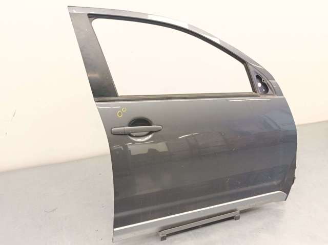 MITSUBISHI 5700A278 Puerta delantera derecha  comprar en Ponferrada