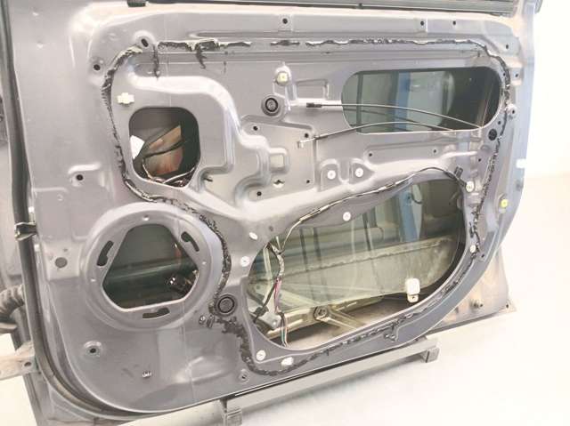 MITSUBISHI 5700A278 Puerta delantera derecha  en stock Valencia