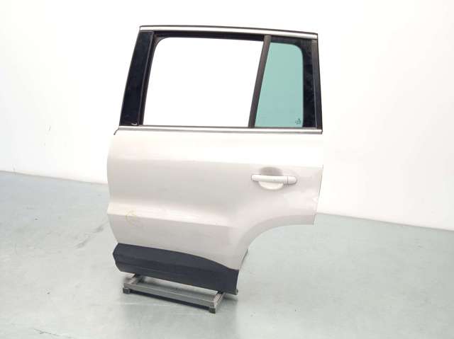 5N0833055A Puerta trasera izquierda comprar Girona