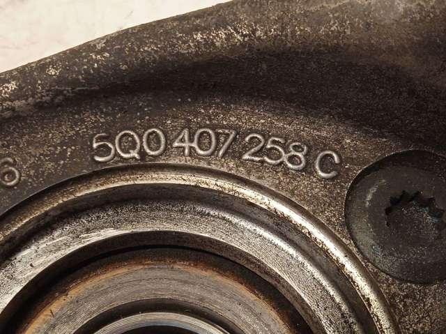 Cubo de rueda, Eje delantero 5Q0407621D VAG