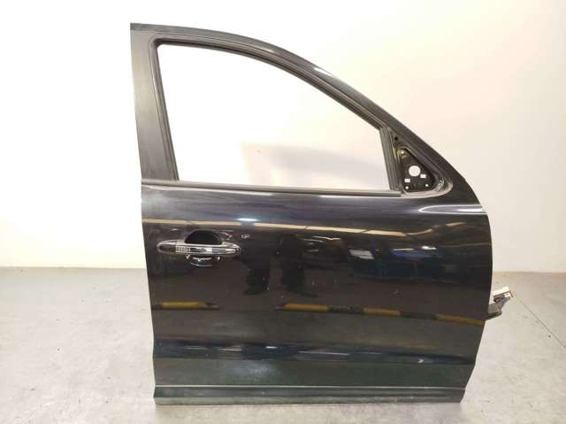 HYUNDAI 760042B030 Puerta delantera derecha  en stock Terrassa
