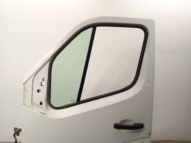 801017005R RENAULT Puerta delantera izquierda  en stock Huelva