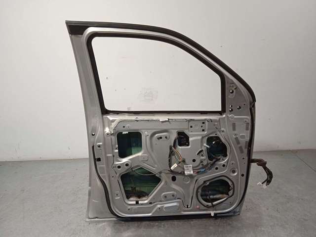 Comprar Puerta delantera izquierda Nissan Navara  D40 a bajo precio