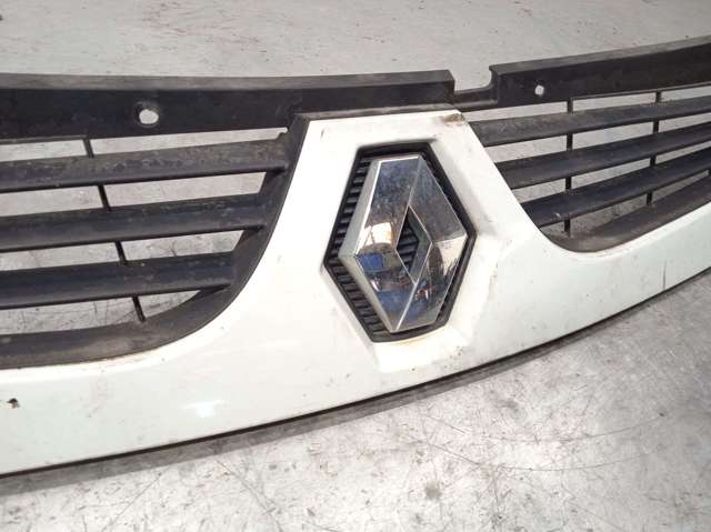 Rejilla de radiador 8200426365 RENAULT