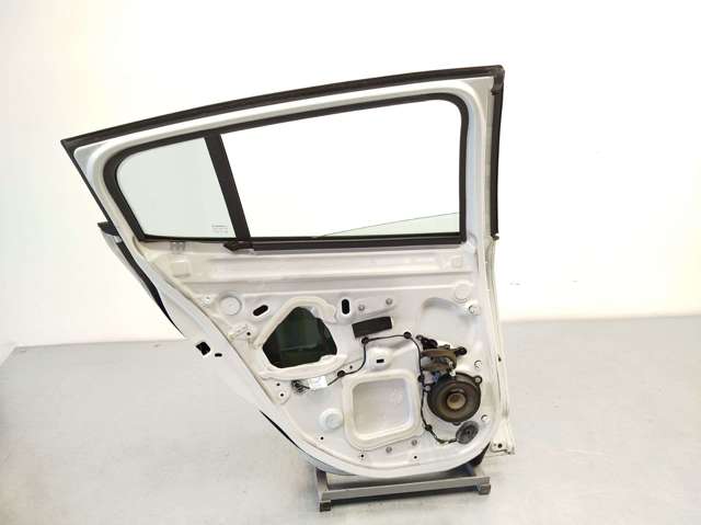 821003885R RENAULT Puerta trasera izquierda comprar Madrid