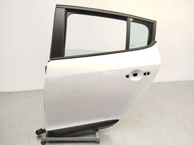 RENAULT 821003885R Puerta trasera izquierda  comprar en Ponferrada
