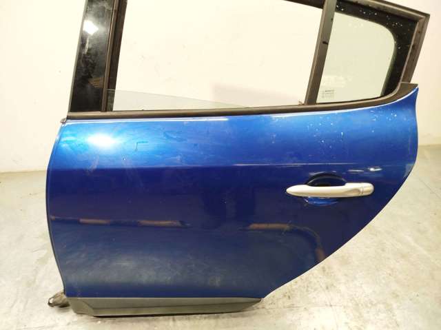 821003885R Puerta trasera izquierda  disponible Utrera