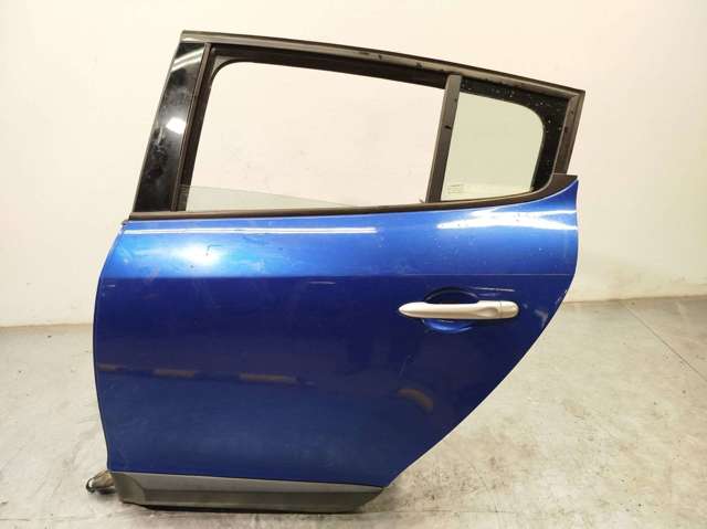 821003885R Puerta trasera izquierda comprar Sevilla