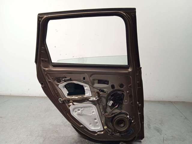 RENAULT 821017991R Puerta trasera izquierda  disponible Valladolid