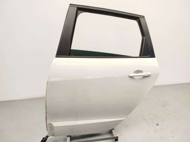 821017991R RENAULT Puerta trasera izquierda comprar Madrid