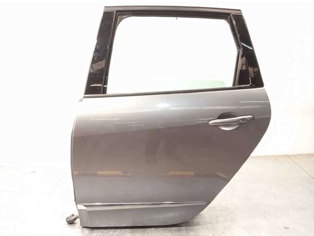 RENAULT 821017991R Puerta trasera izquierda  comprar en Ponferrada