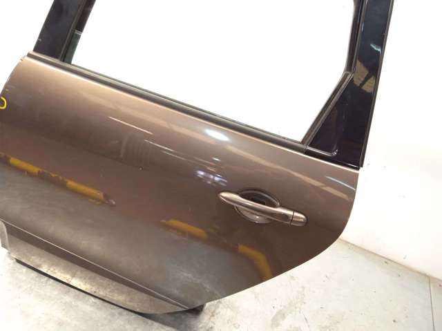 821017991R RENAULT Puerta trasera izquierda  en stock Córdoba