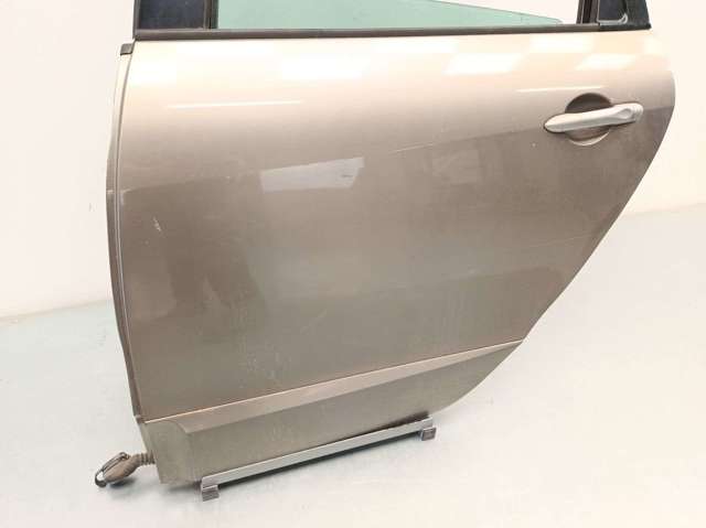 821017991R Puerta trasera izquierda  en stock Castellón