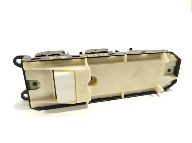 Unidad de control elevalunas delantera izquierda 8404033100 TOYOTA