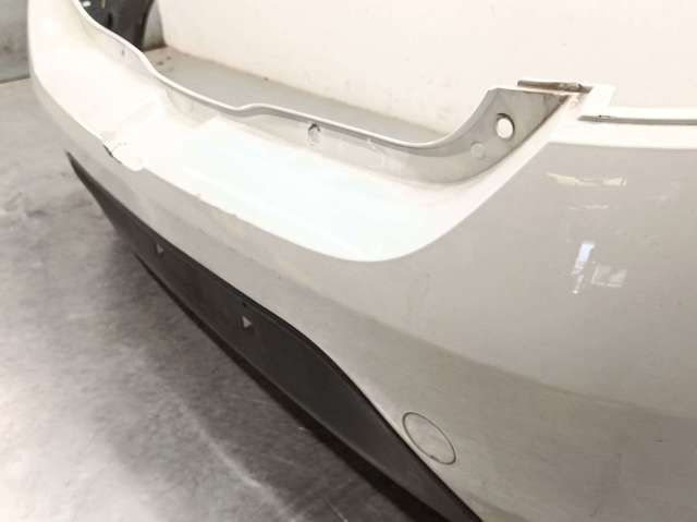 850106057R RENAULT Parachoques trasero  en stock Gandía