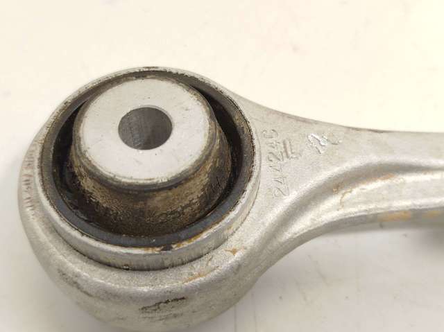 8W0407505C Brazo superior izquierdo de la suspensión delantera  en stock Granada