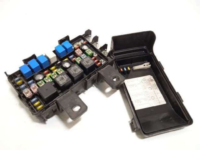 Comprar Caja de fusibles Hyundai Sonata V NF a bajo precio
