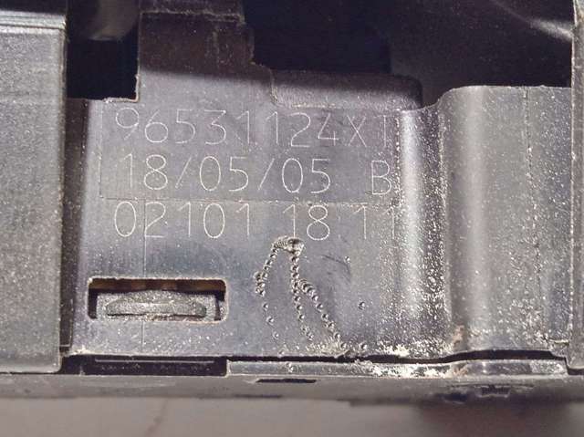 Unidad de control elevalunas delantera izquierda 96531124XT PEUGEOT