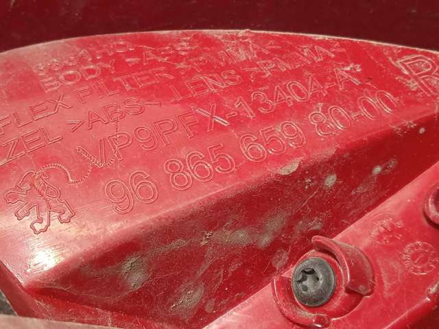 PEUGEOT 9686565980 Piloto trasero derecho  en stock Salamanca