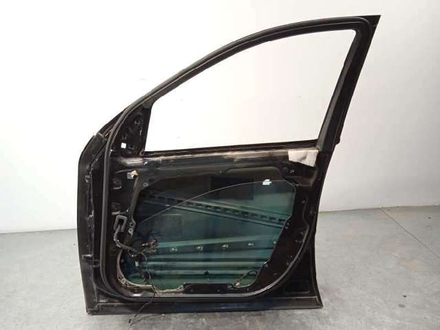 A1647200205 Puerta delantera derecha  disponible Utrera
