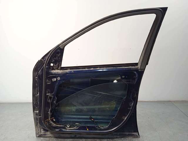 A1647200205 Puerta delantera derecha  en stock Granada