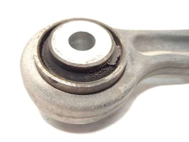 Brazo superior izquierdo de la suspensión trasera A2043502106 MERCEDES