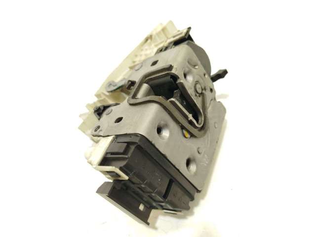 A2047300335 MERCEDES Cerradura de puerta trasera izquierda  comprar en Jaén