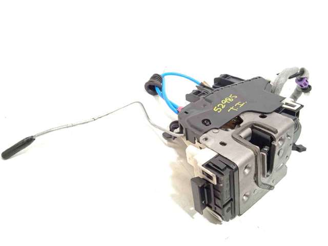 A2047302735 MERCEDES Cerradura de puerta trasera izquierda  en stock Huelva