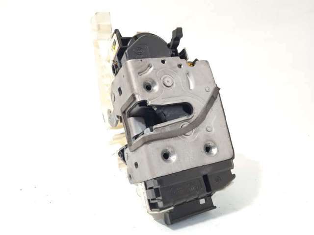 A2047302735 MERCEDES Cerradura de puerta trasera izquierda  en stock Gandía