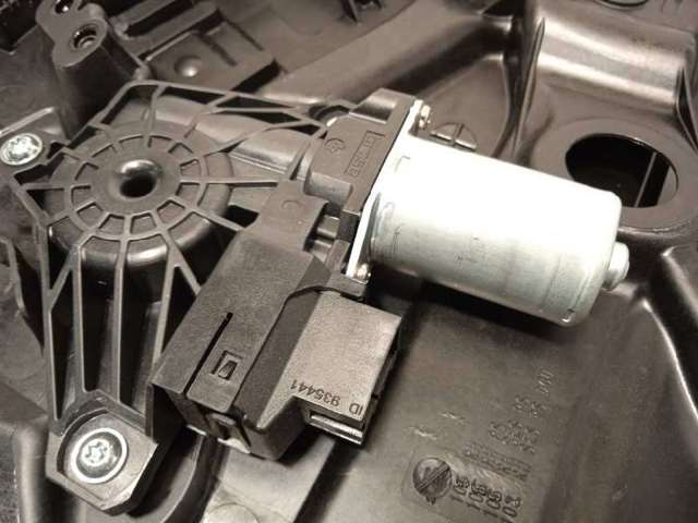 A2139060602 Motor del elevalunas de la puerta trasera derecha comprar Sevilla