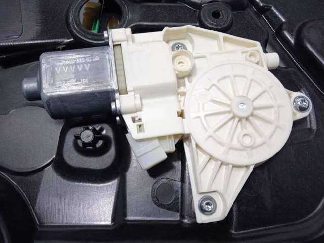 A2469065200 MERCEDES Motor del elevalunas de la puerta delantera derecha  comprar en Jaén
