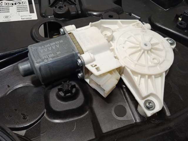 MERCEDES A2469065200 Motor del elevalunas de la puerta delantera derecha  en stock Terrassa