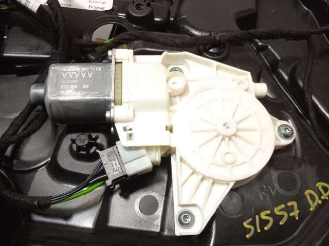 A2469065200 MERCEDES Motor del elevalunas de la puerta delantera derecha  disponible Alicante