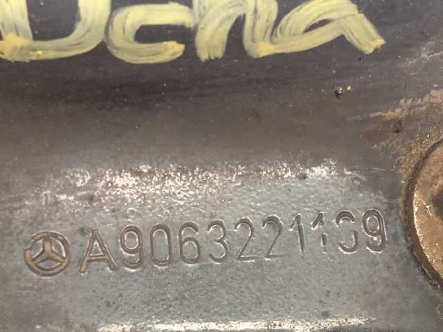 A9063304107 MERCEDES Brazo inferior derecho de la suspensión delantera  comprar en Jaén