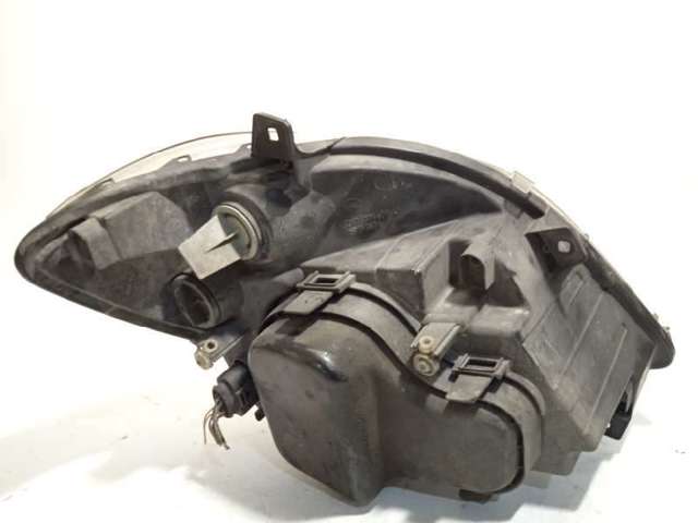 Faros delanteros A9068200561 MERCEDES