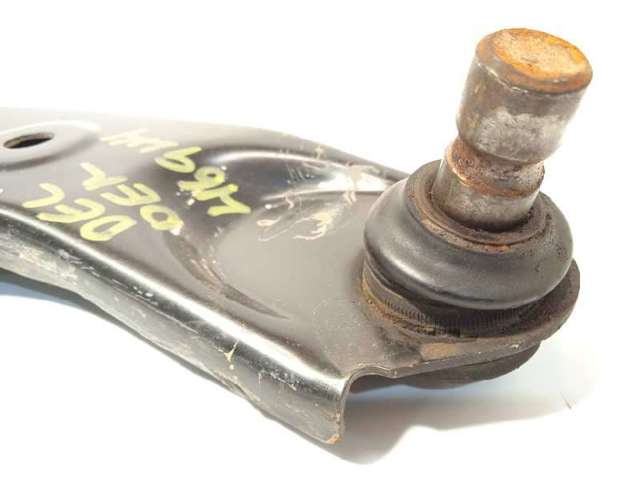 Brazo inferior derecho de la suspensión delantera B45A34300E MAZDA