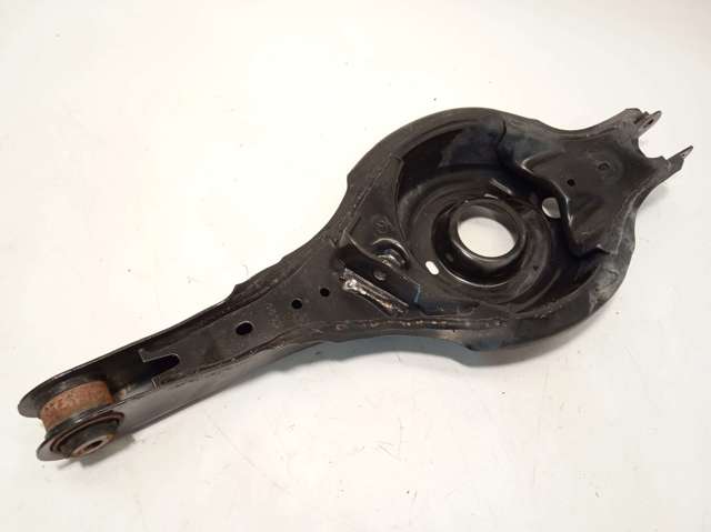 Brazo suspension (control) trasero inferior derecho  KD3528300 MAZDA