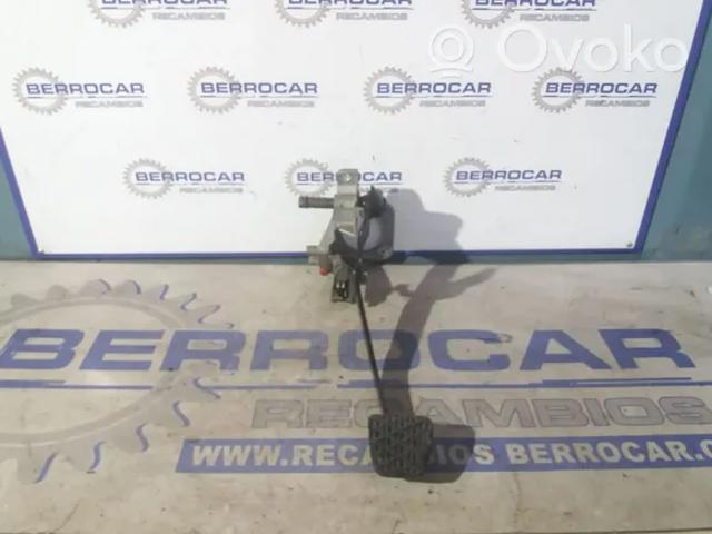 Soporte de pedales 2102900519 Mercedes