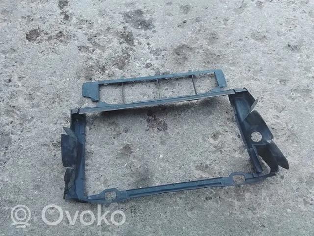 Deflector de aire, radiador 2105052230 Mercedes