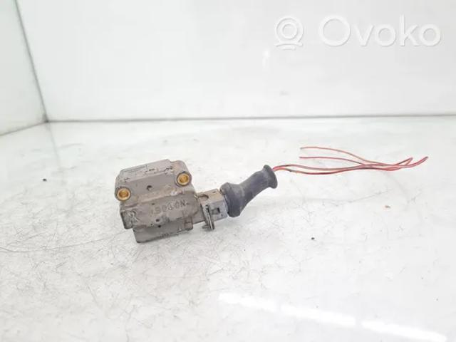 Regulador de presión de combustible, rampa de inyectores 2437020005 VAG