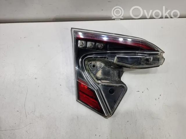Piloto posterior interior izquierdo 81590F4021 Toyota