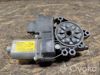 Motor eléctrico, elevalunas, puerta delantera derecha 824603Z010 HYUNDAI